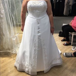 Wedding dress & matching flower girl dress